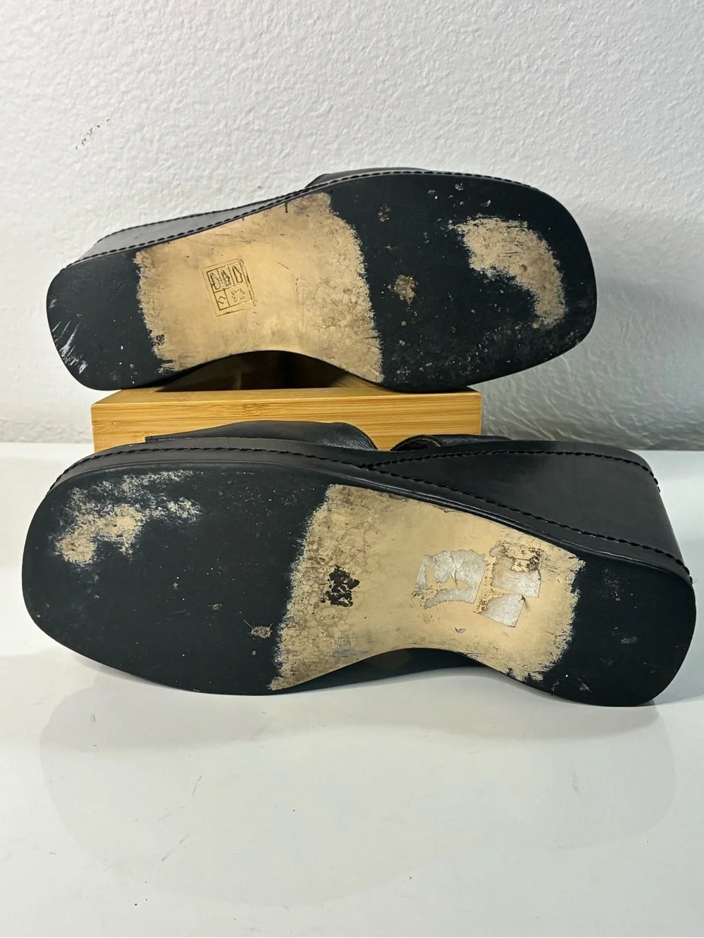 VTG Privilege Paris 40 Women’s 90s Black Leather Platform Wedge Slide Sandals